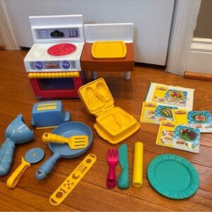 Play-Doh Meal Makin’ Kitchen Playset - 15 pieces